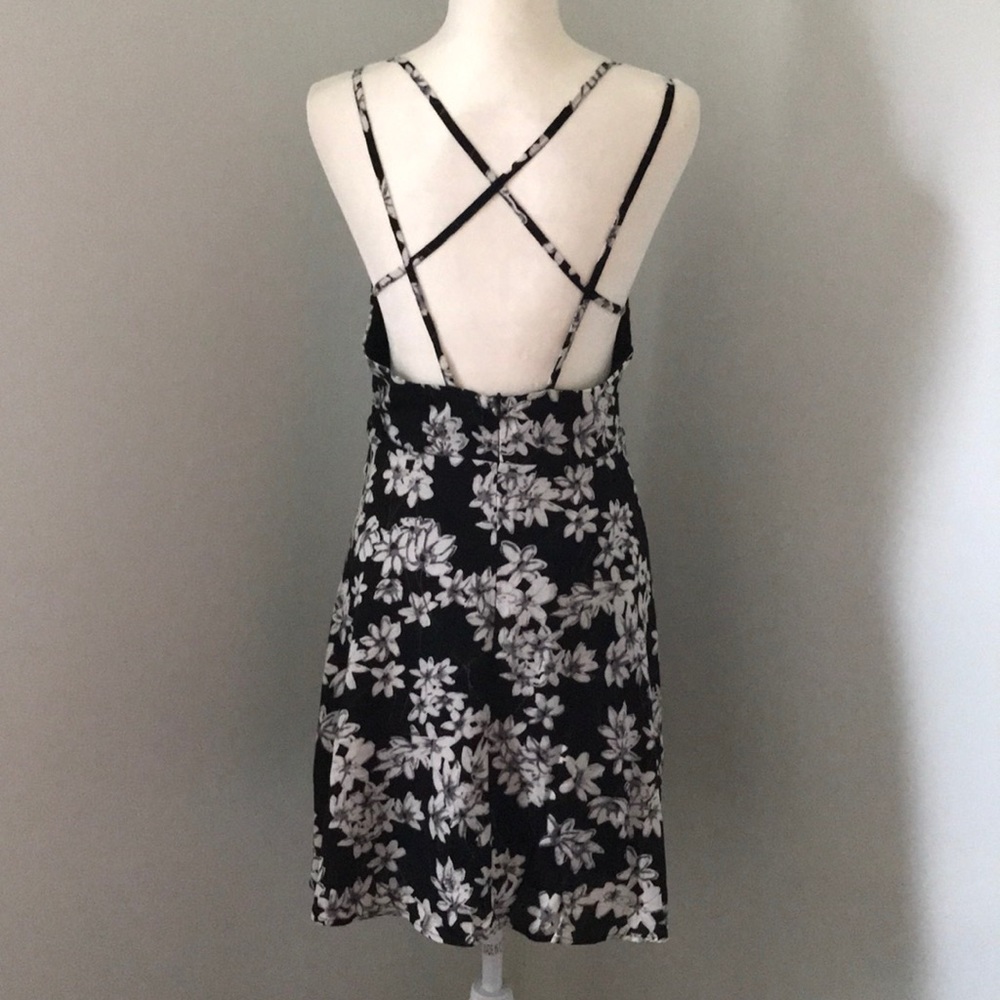 Final❗️One Left❗️Black Cream Floral Dress - Picture 4 of 8